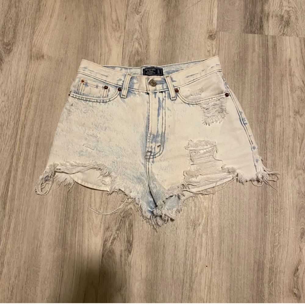 Abercrombie & Fitch size 24 (00) light wash high rise jean shorts